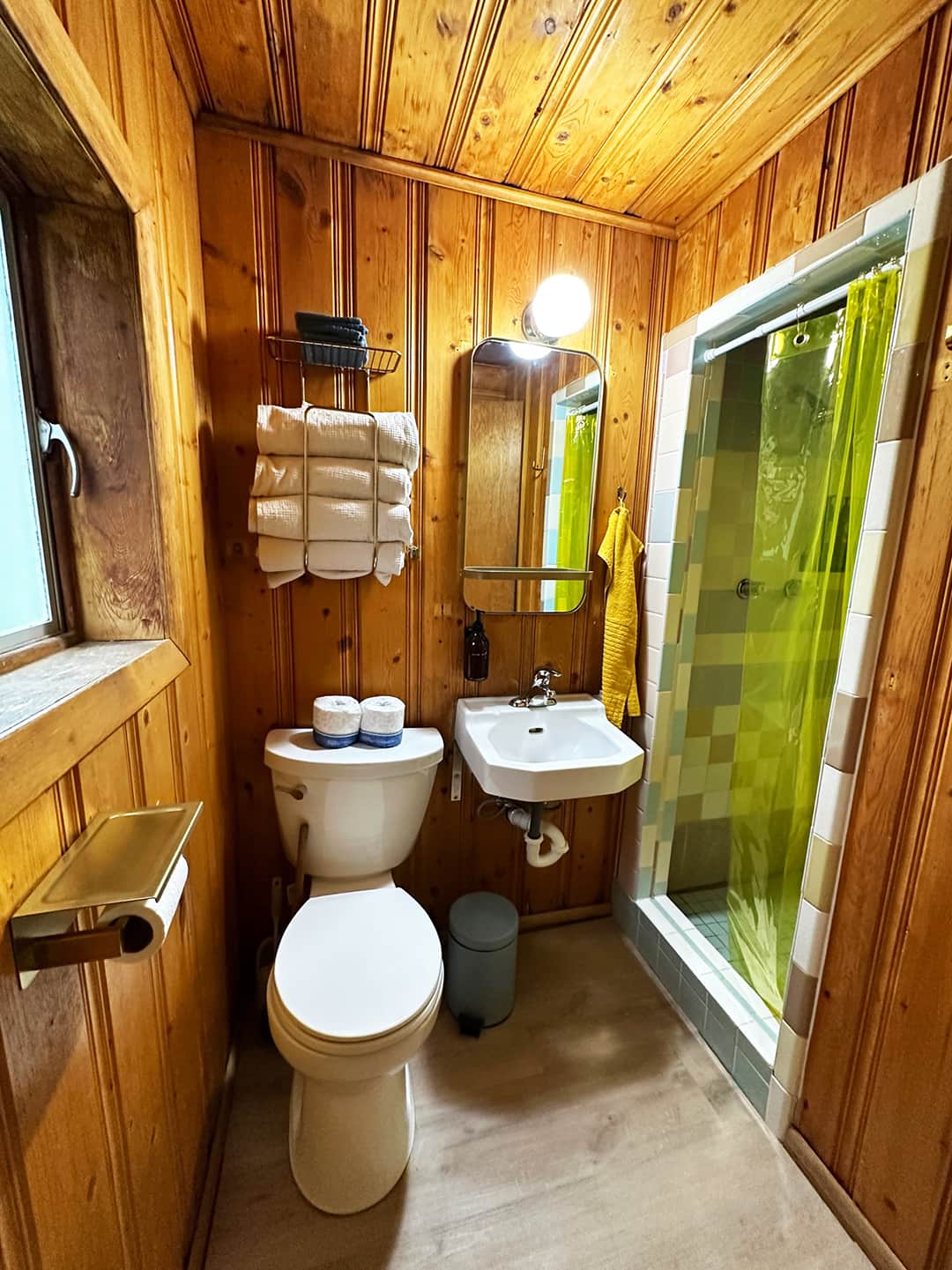 6 bathroomn