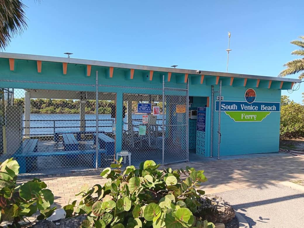 Venice Ferry to private beach 2 min drive away - complimentary passes upon request. Venice Ferry to private beach 2 min drive away - complimentary passes upon request.