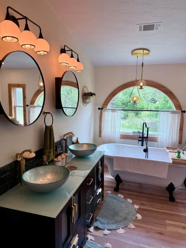 Clawfoot soaking tub