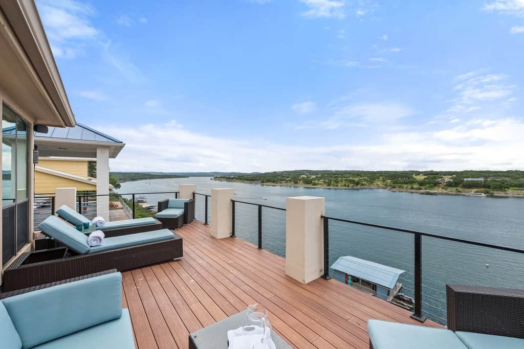 01 Rooftop Deck Lake View