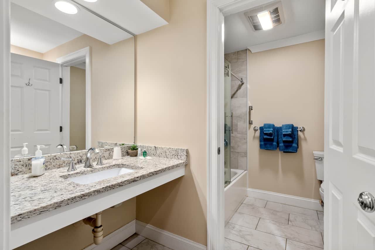 Fully renovated bathroom with shower/tub combo. Clean towels provided