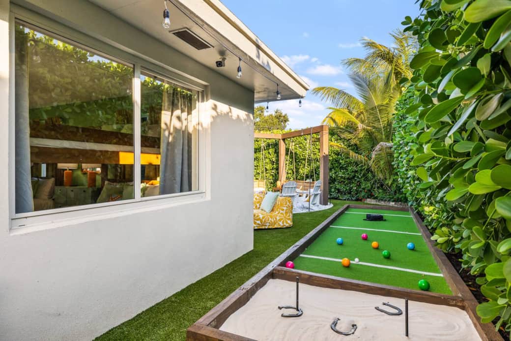 Horseshoe | Bocce Ball | Sandbox
@lynx.escape