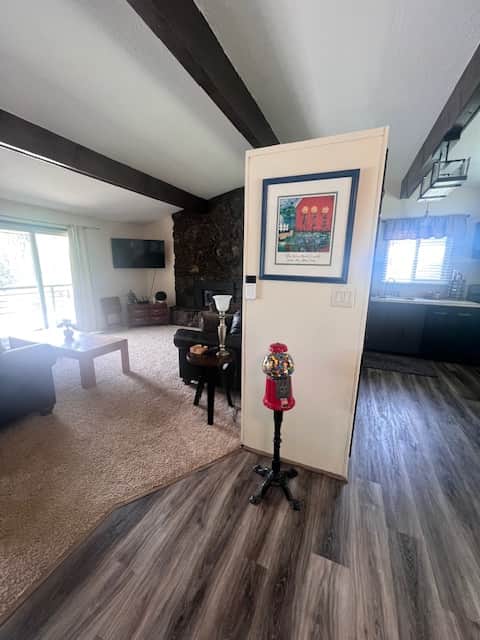 Livingroom on left/kitchen on right