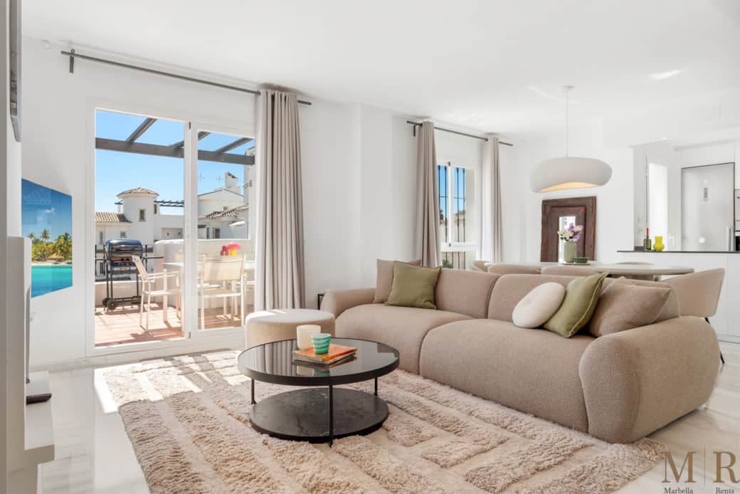 Spacious living room