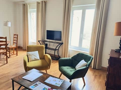 A46F962F FEBE 4B37 8A42 5F706F589727 4 5005 c