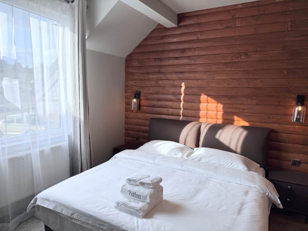 Room 27 Bed