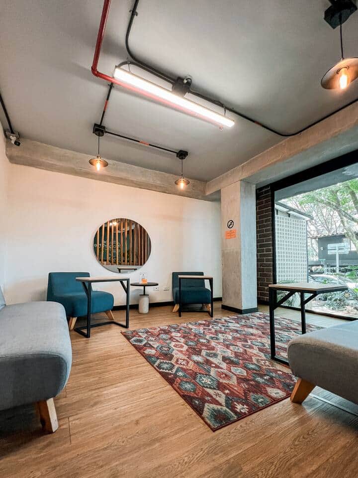 Alquiler apartamentos amoblados en El Poblado con área de lavado y coworking
