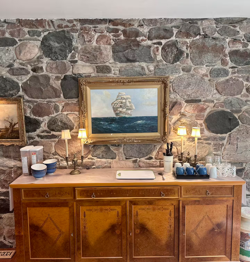 Dishes and utensils are in the buffet. Takeout is nearby at Ste. Anne’s Bakery and The Lass & Ladle. Dishes and utensils are in the buffet. Takeout is nearby at Ste. Anne’s Bakery and The Lass & Ladle.