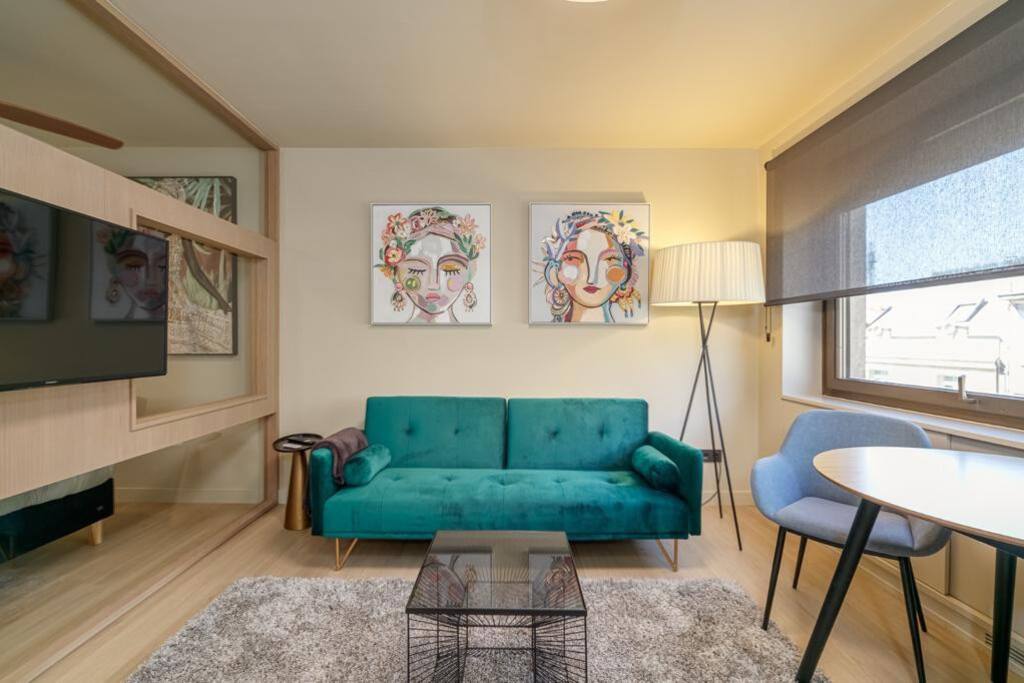 Policarpo Sanz 1, 219 by YBH