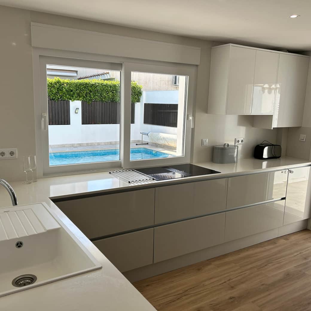 74B842BB 0C01 4E3F A92E 3473664EAFA4 74B842BB 0C01 4E3F A92E 3473664EAFA4