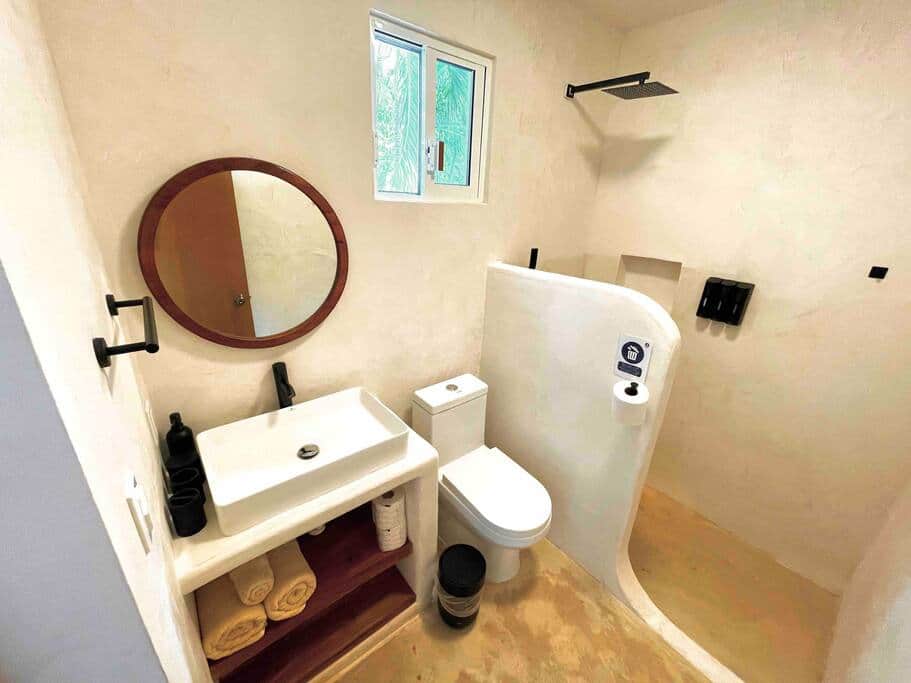 Master Suite 2 Bathroom 