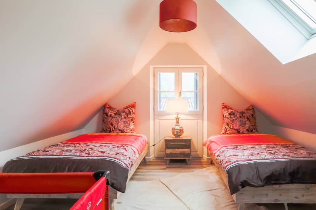 Upstairs bedroom with 2 single beds Upstairs bedroom with 2 single beds