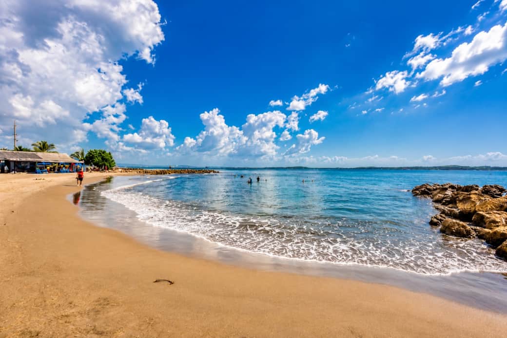 Playas de El Laguito y del Hotel Hilton, ubicadas frente al Edificio Nuevo Conquistador