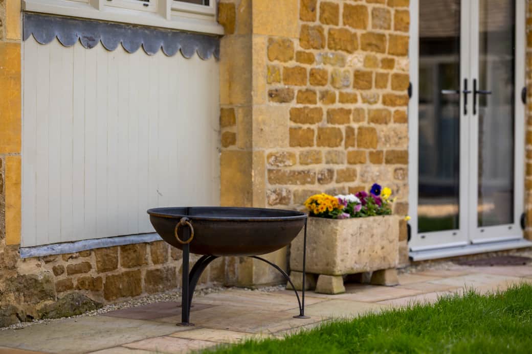 May Cottage Fire pit / BBQ