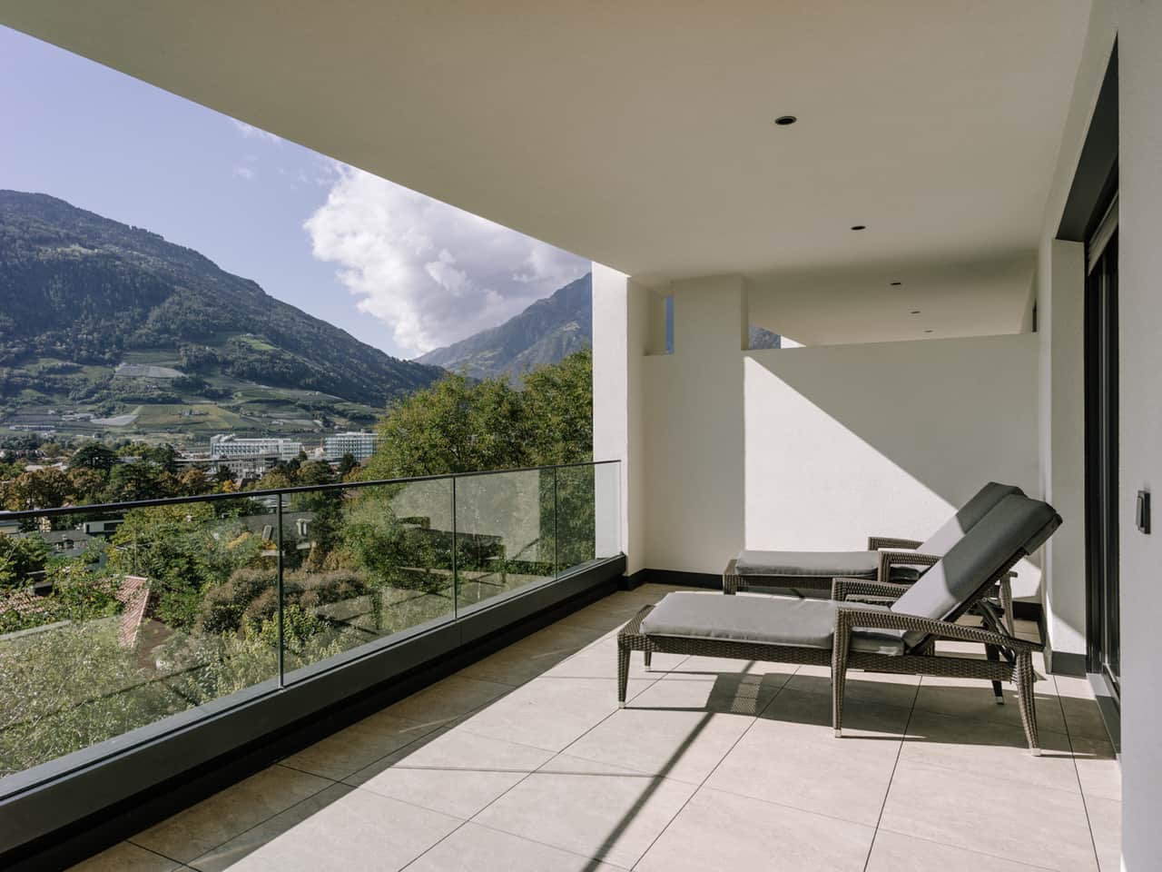Balcone con lettini prendisole