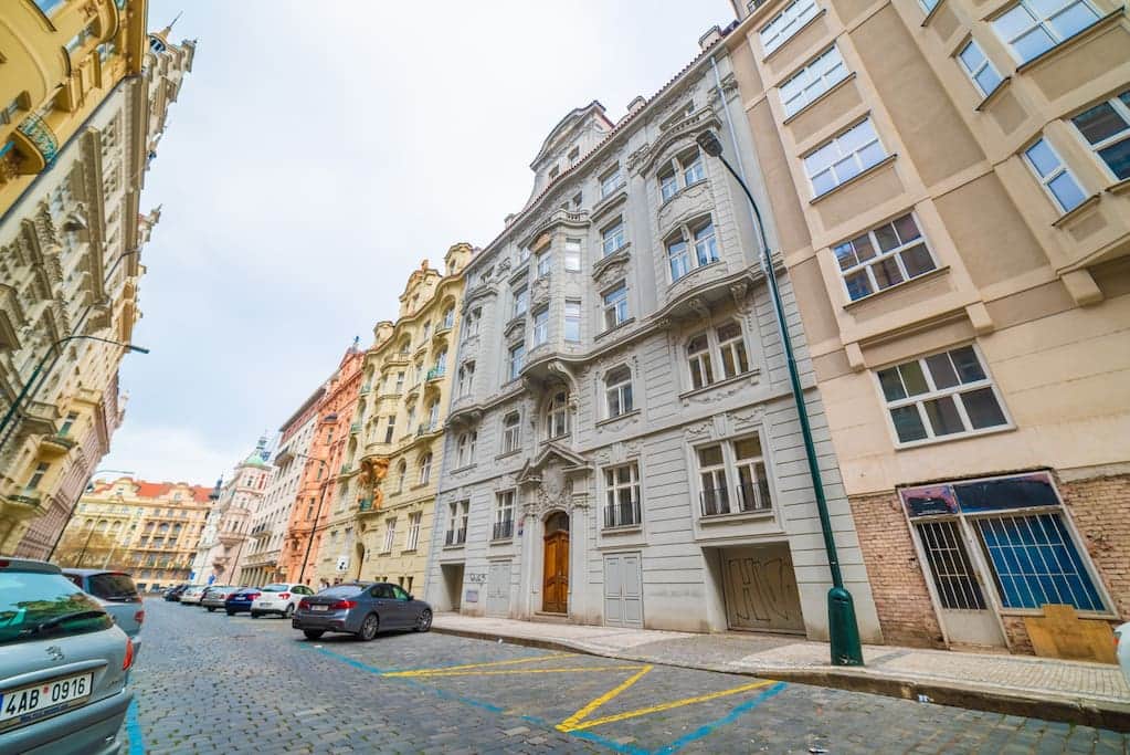 The house is very well-maintained The house is very well-maintained