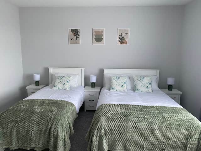Room 2 (2)