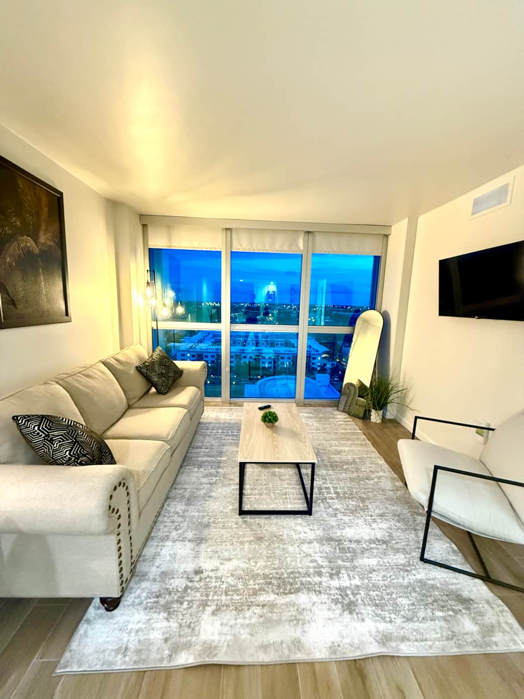 Living Room + Smart TV