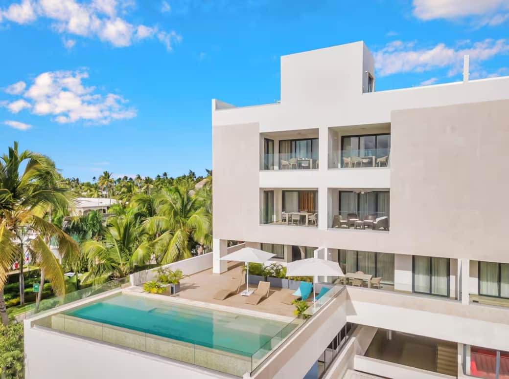 The Garden Pool Area and Views (3) The Garden Pool Area and Views (3)