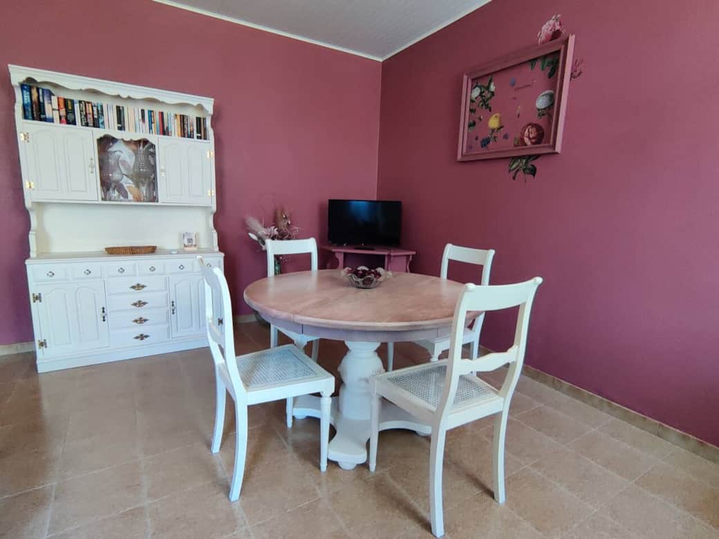 Living and dining room – dining table for up to 6 guests Living and dining room – dining table for up to 6 guests