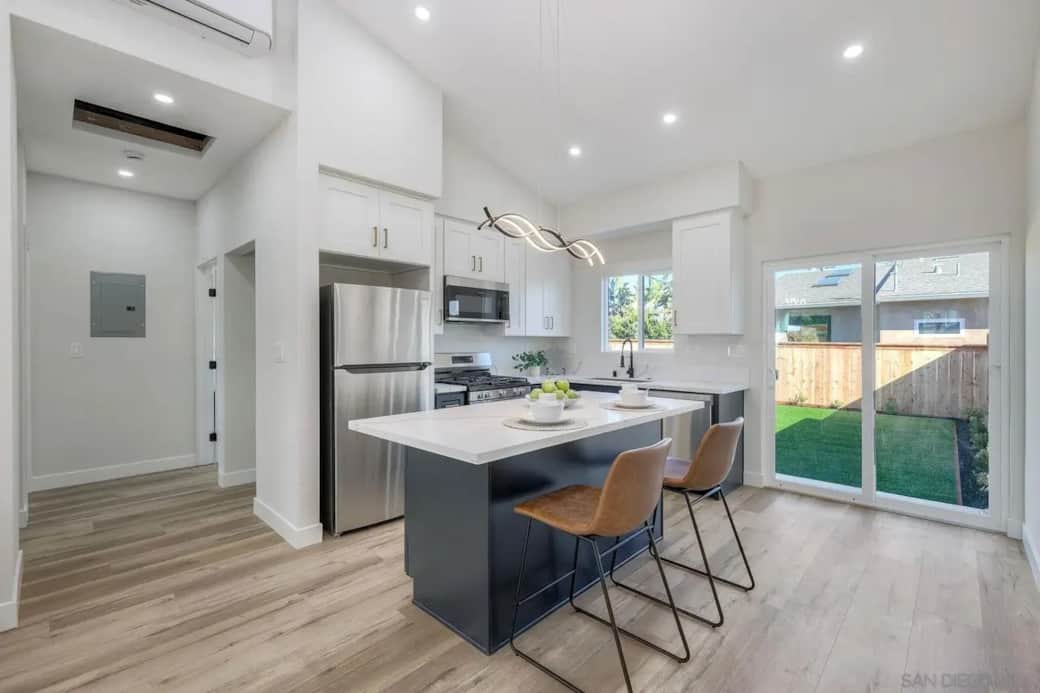 Modern Island Kitchen - Access to Garden