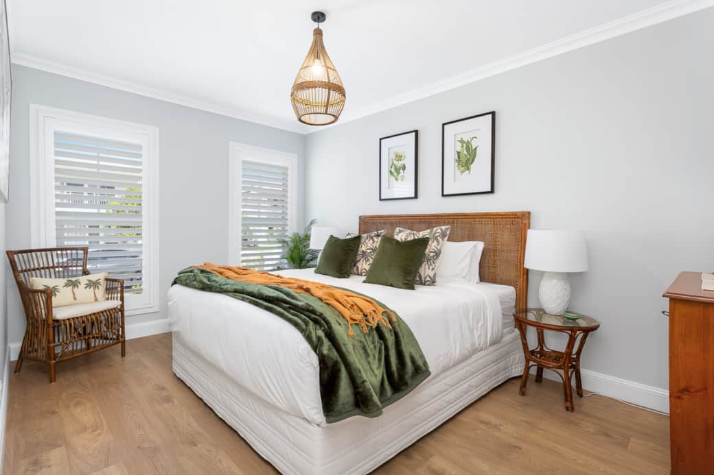 Bed 3 - Plantation Room downstairs - King Bed + WIR & Ensuite/Powder - 