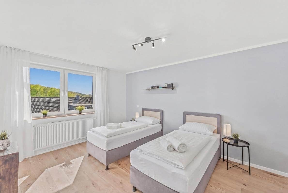 Schlafzimmer mit zwei Einzelbetten – flexibel auch als Doppelbett nutzbar