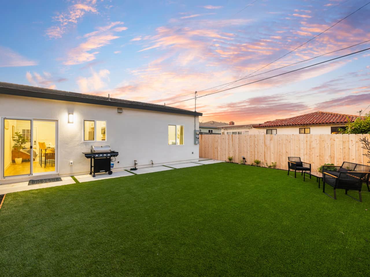 Private Fenced Garden - Outdoor Seating Area & Grill