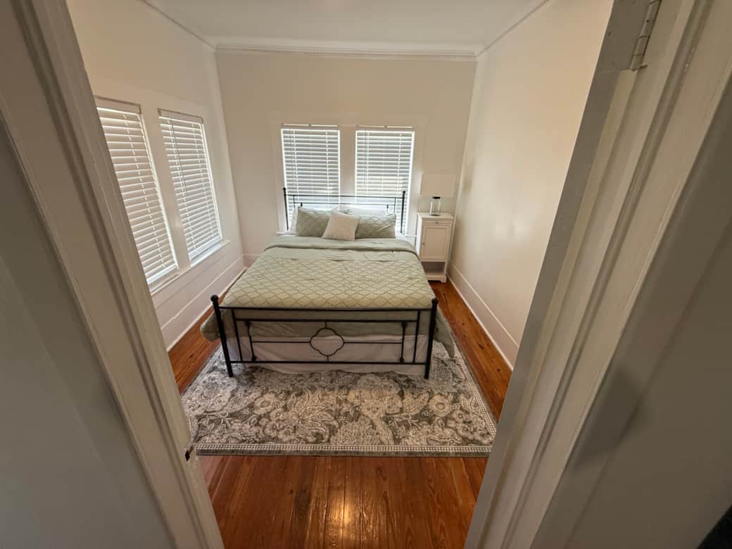 Bedroom 1 (Queen Bed) Bedroom 1 (Queen Bed)