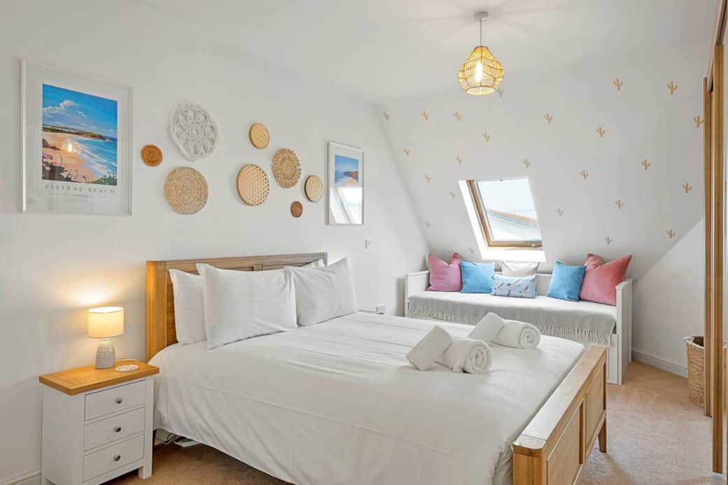 Bright Master King-Sized Bedroom