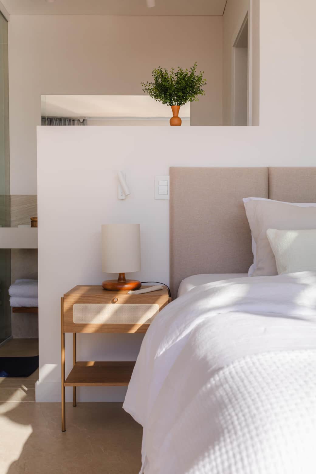 Minimal composition meets comfort Minimal composition meets comfort