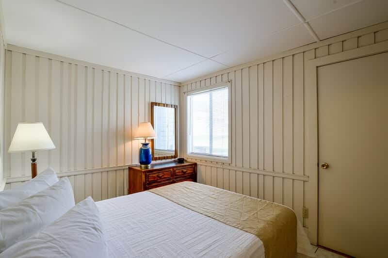 Queen Bedroom 2 Queen Bedroom 2