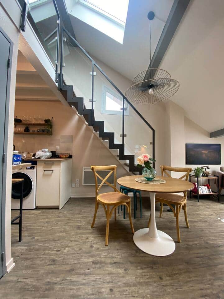 Bright open-plan kitchen and dining area – ideal for your Annecy holiday