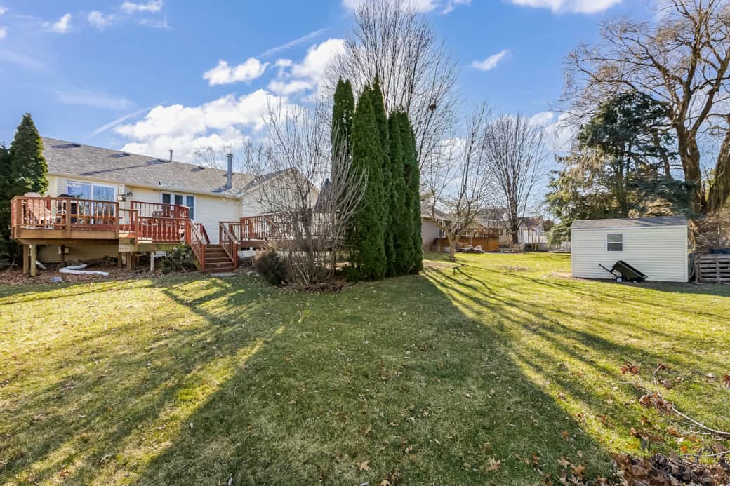 Very peaceful and Large Backyard (not fenced)
