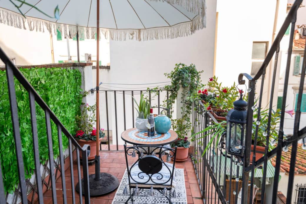 Incantevole terrazza abitabile con vista sui tetti di Firenze Incantevole terrazza abitabile con vista sui tetti di Firenze