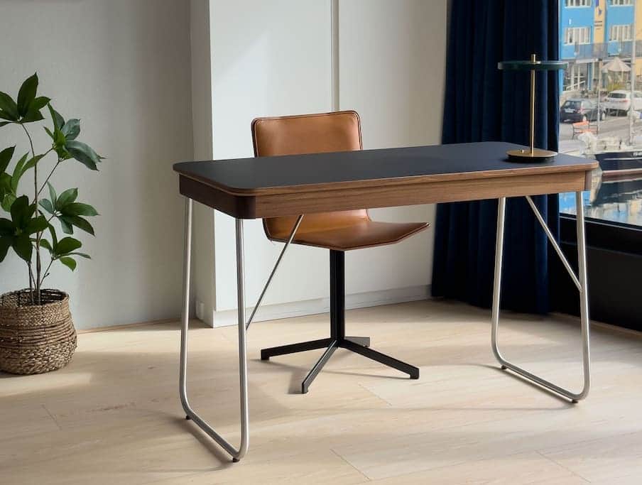 Get work done in style while soaking up the stunning marina view