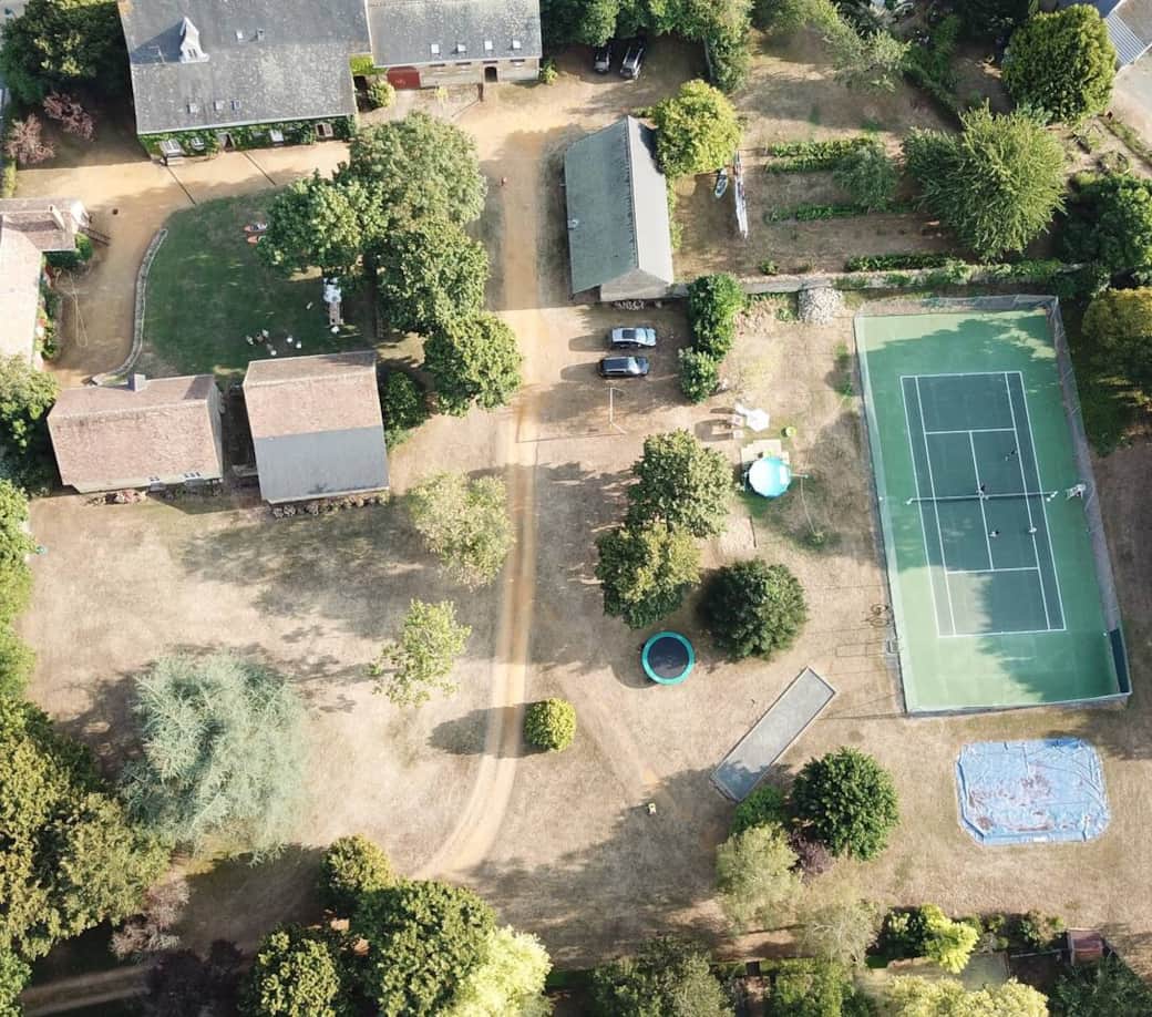 Vision Drone - La pelouse est davantage verte en temps normal :)
