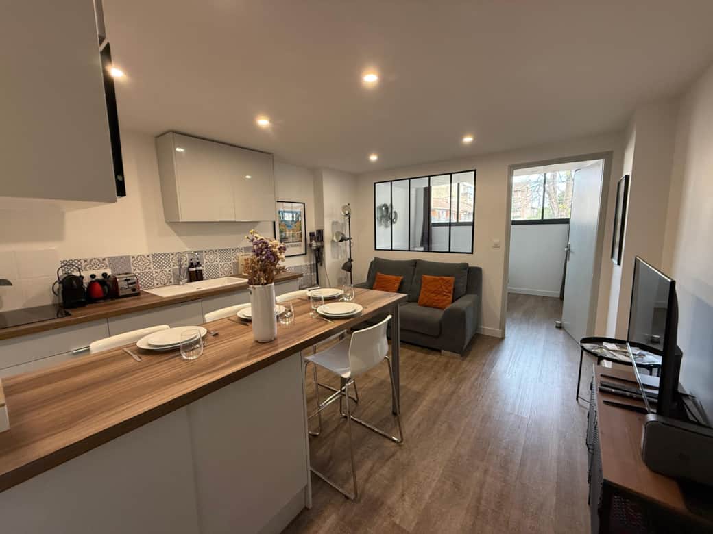 living room, dining table, tv, sofa, kitchen