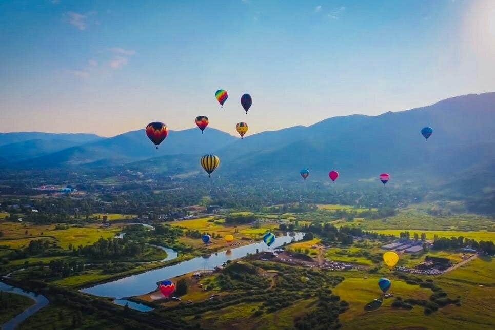 https://l.icdbcdn.com/oh/9226bdc6-4066-4df1-b46c-273bf84db015.jpg?w=2080-10