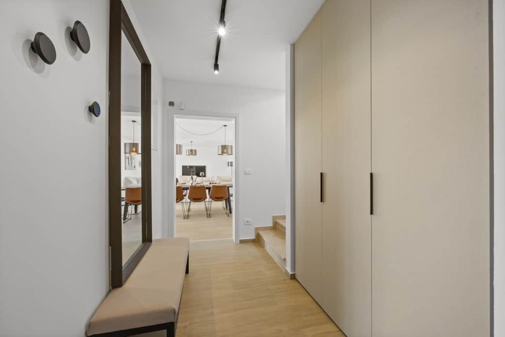 villa-bella-vista-eingangsbereich-modern-kaštelir-jpg