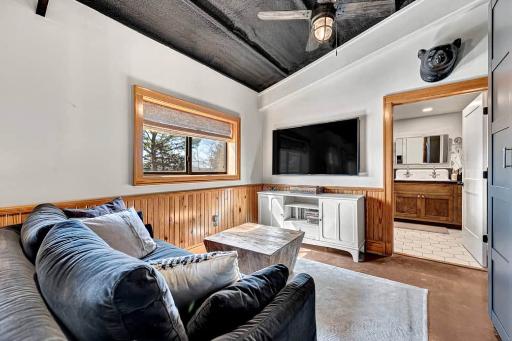 Bunkroom sitting area