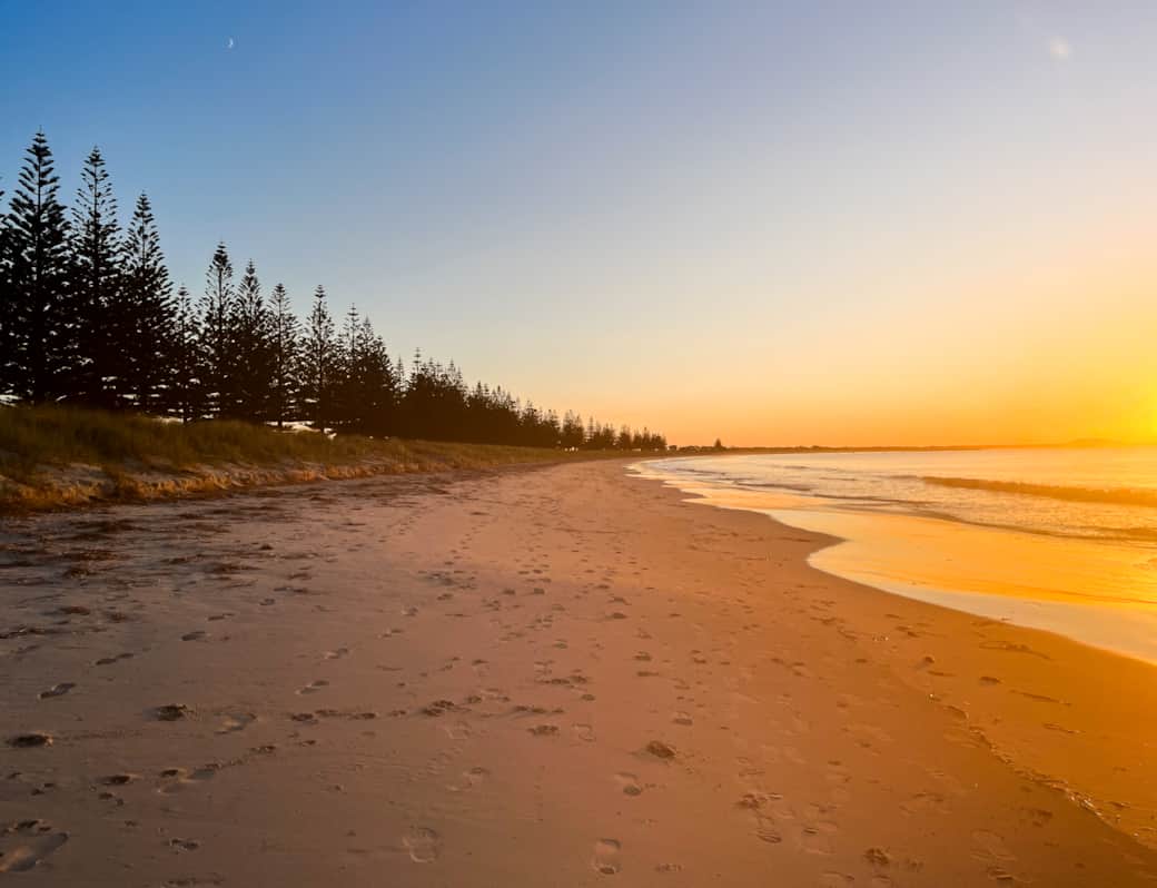 Sunsets Just 400m Away - Beautiful Esperance sunsets are only a short walk from Smugglers Cove