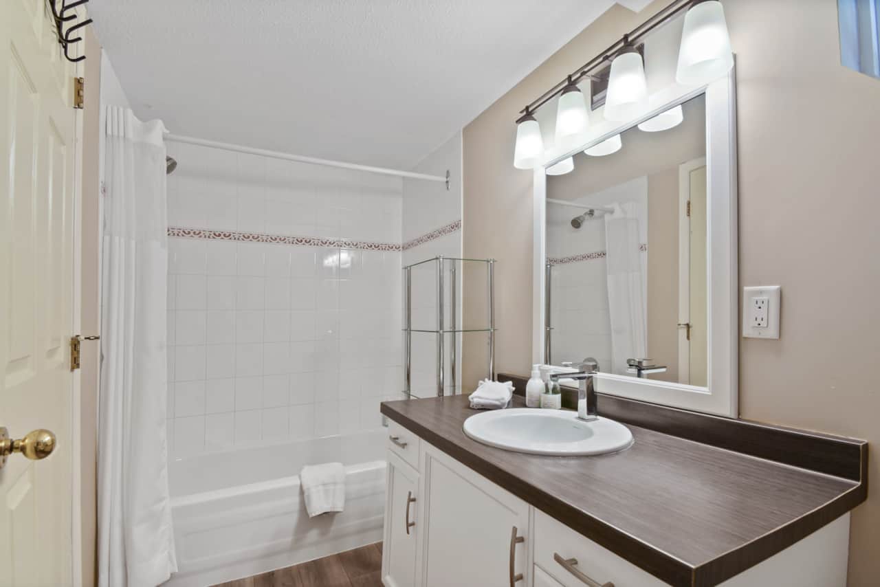 314B Full Bathroom