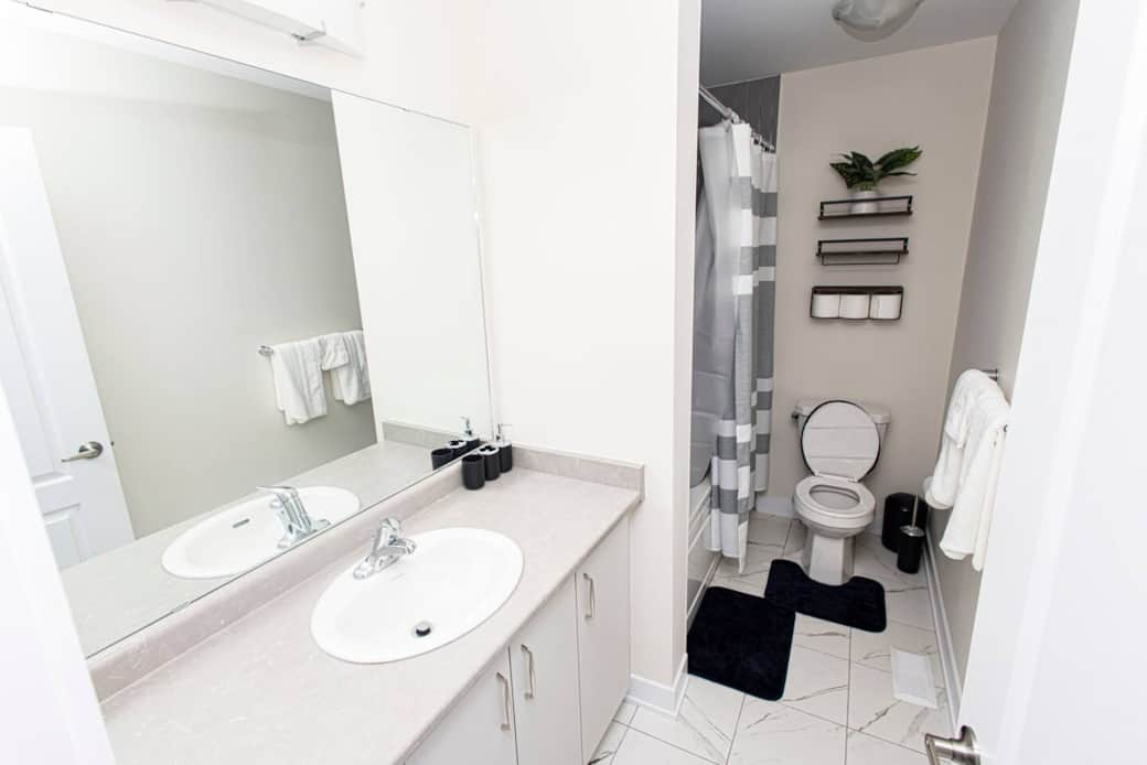 Shared bathroom on 1st Floor