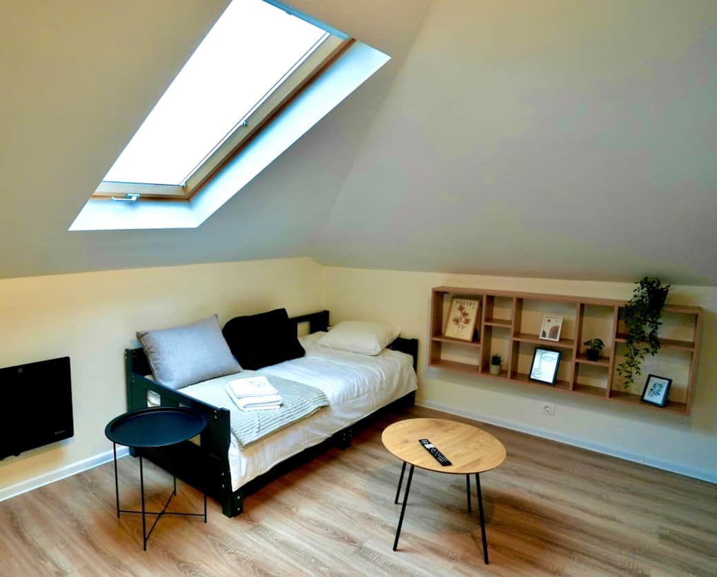 Sofa, smart Tv and kitchenette fully equipped.