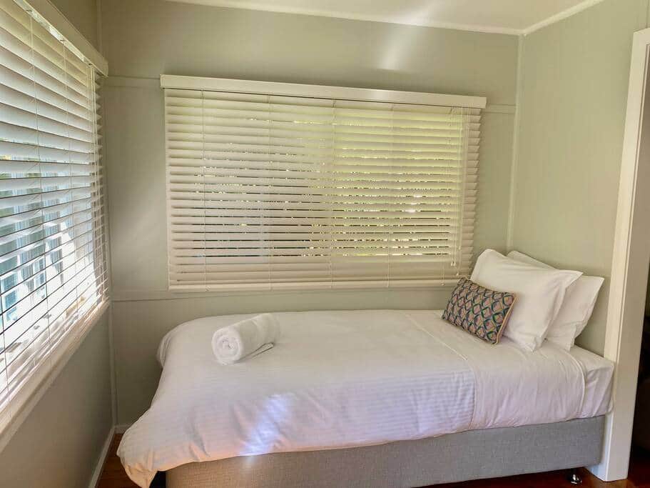 Sunroom with single bed 1 Sunroom with single bed 1