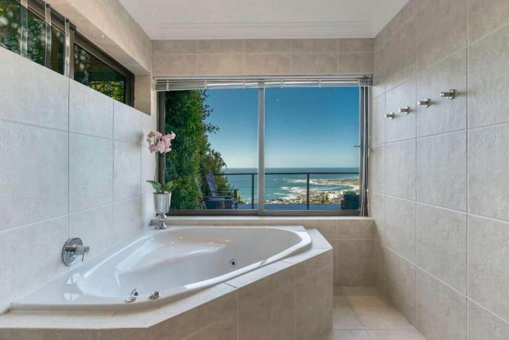 Jacuzzi-style bath tub
