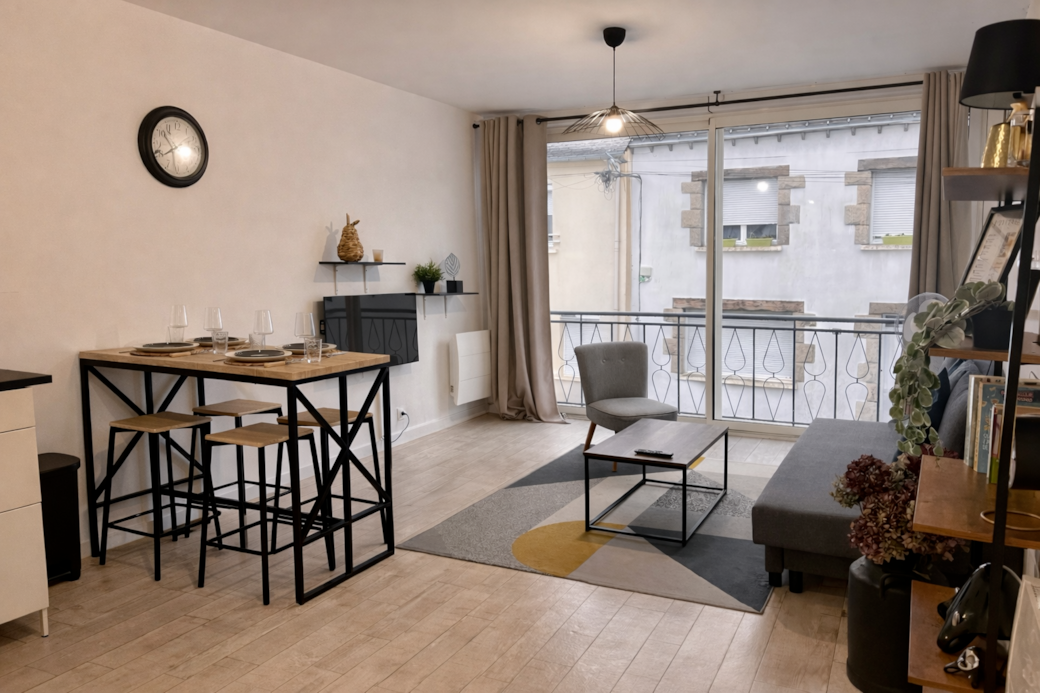 Salon/salle à manger 📚🍽️ Salon/salle à manger 📚🍽️