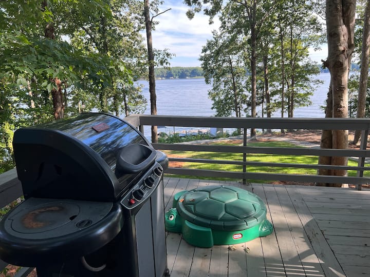 Grill with a view, railings on the deck have been replaced (se other pics)