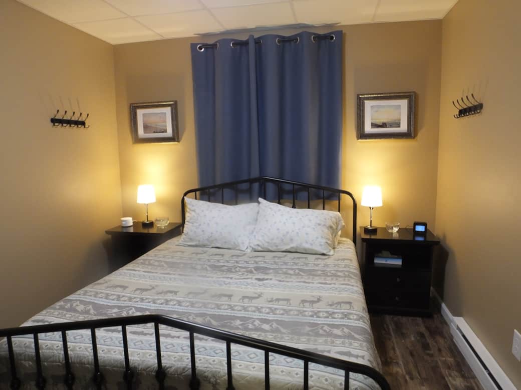 Bedroom - Queen Bed